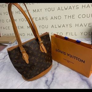 LOUIS VUITTON pm monogram bucket